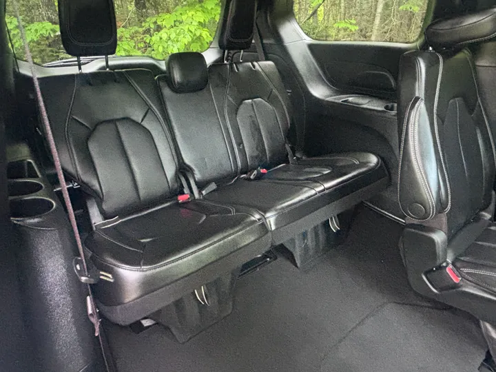 2023 Chrysler Pacifica Touring Image