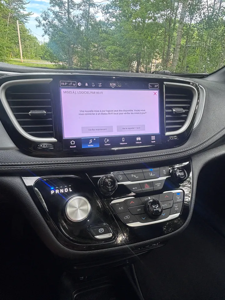 2023 Chrysler Pacifica Touring Image