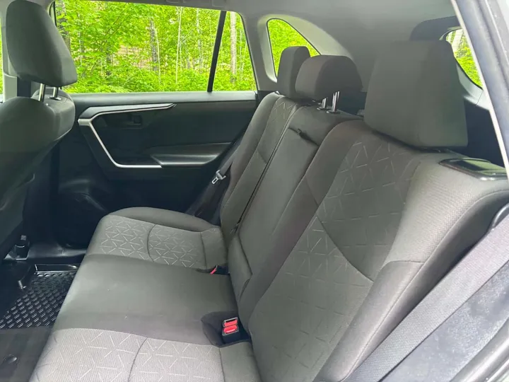 2020 Toyota Rav 4 LE Image
