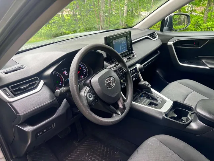 2020 Toyota Rav 4 LE Image