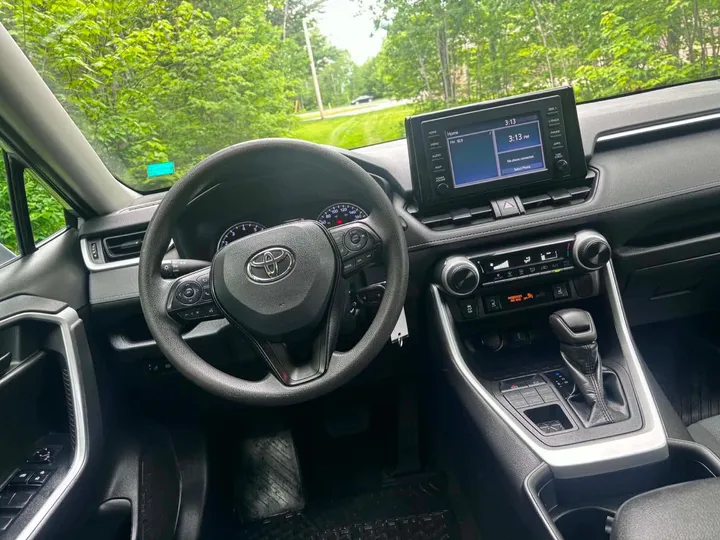 2020 Toyota Rav 4 LE Image