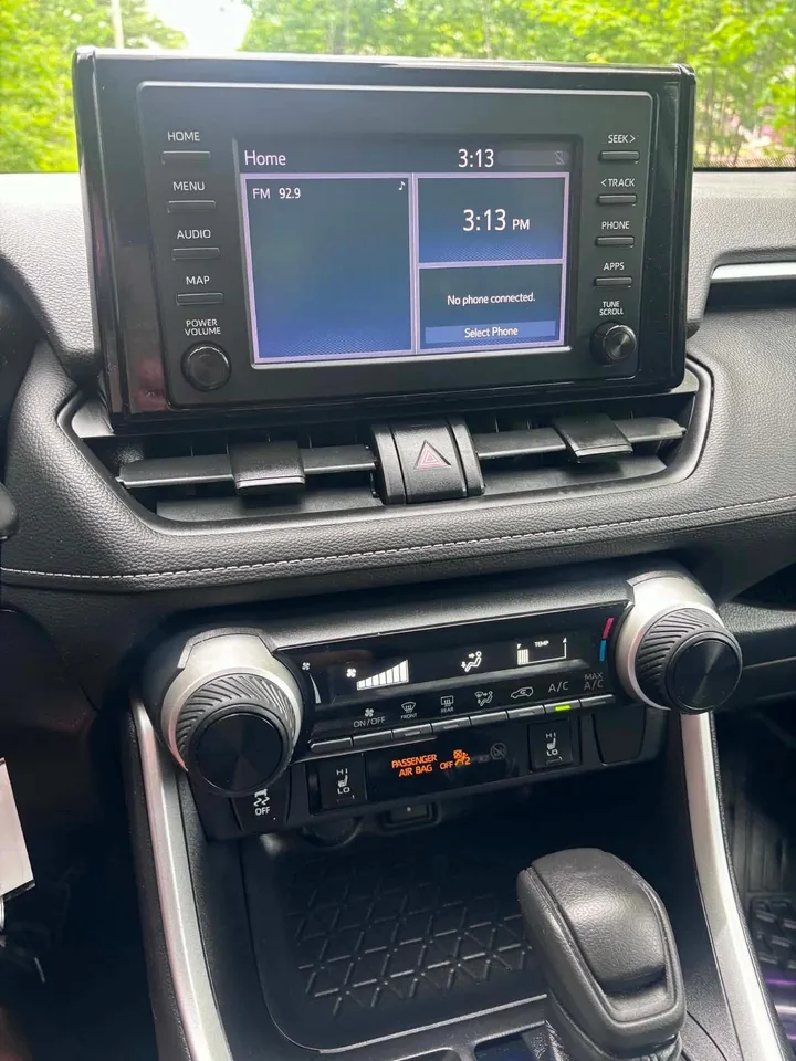 2020 Toyota Rav 4 LE Image