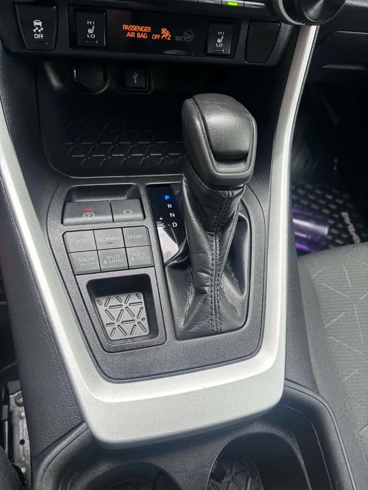 2020 Toyota Rav 4 LE Image