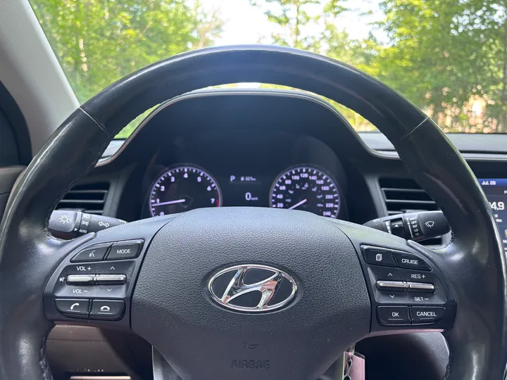 2019 Hyundai Elantra Image
