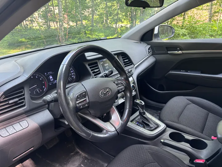 2019 Hyundai Elantra Image