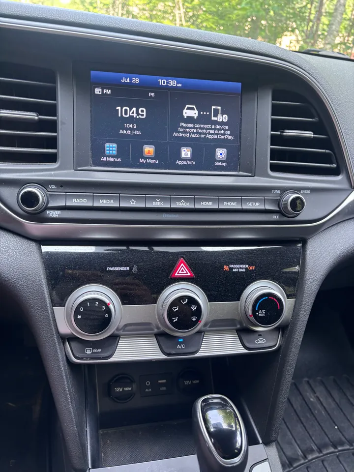 2019 Hyundai Elantra Image
