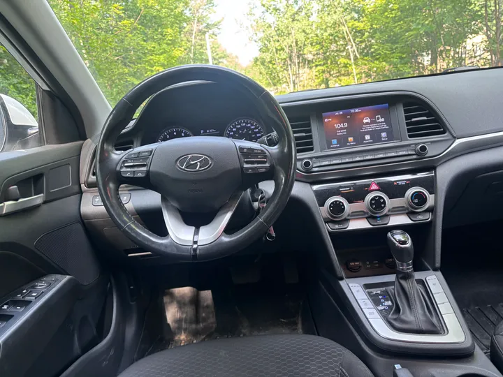 2019 Hyundai Elantra Image