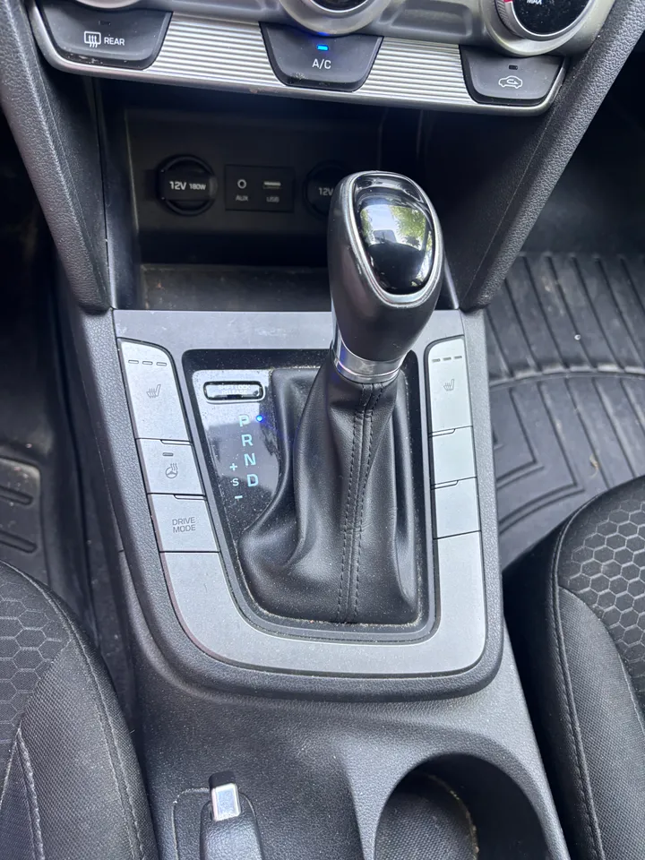 2019 Hyundai Elantra Image