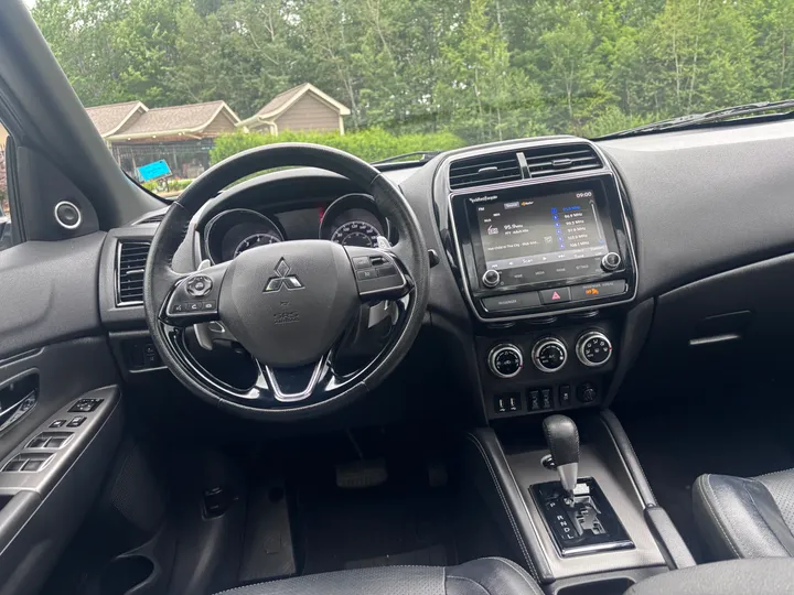 2023 Mitsubishi RVR GT Image