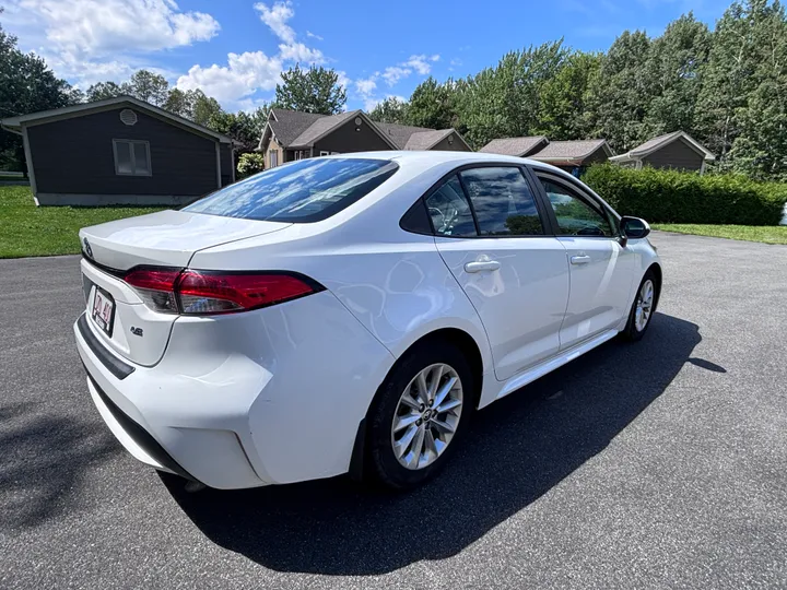 2021 Toyota Corolla LE Image