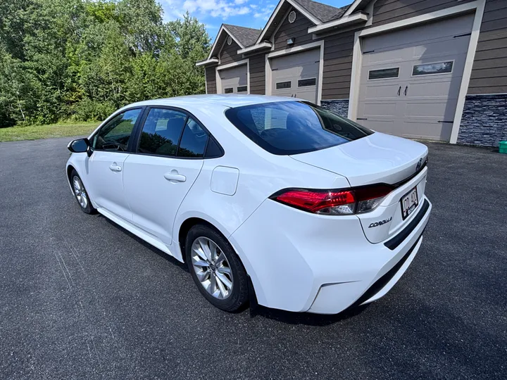 2021 Toyota Corolla LE Image