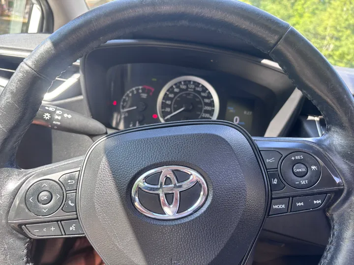 2021 Toyota Corolla LE Image