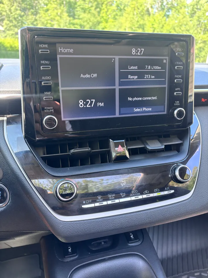 2021 Toyota Corolla LE Image