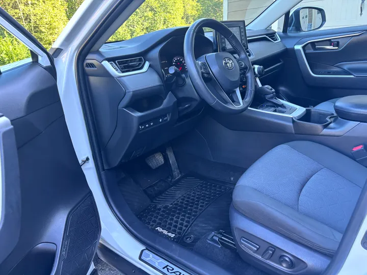 2022 Toyota Rav 4 XLE Image