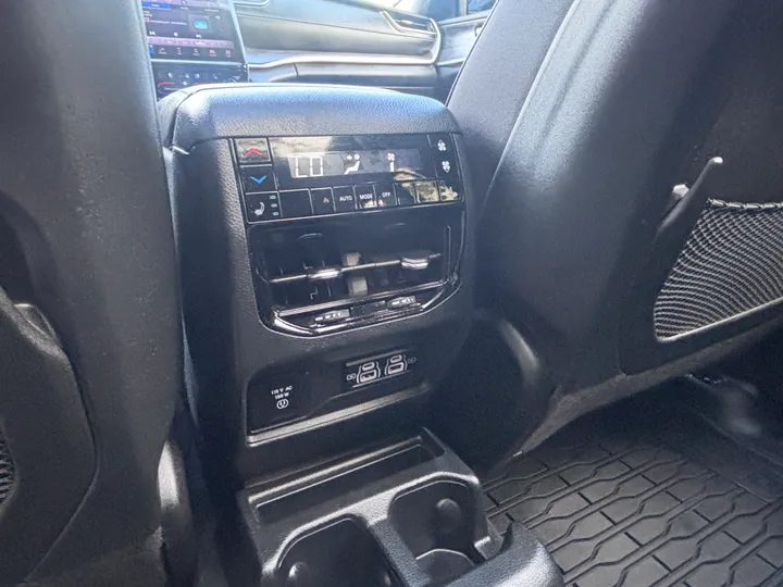 2024 Jeep Grand Cherokee L Limited Image