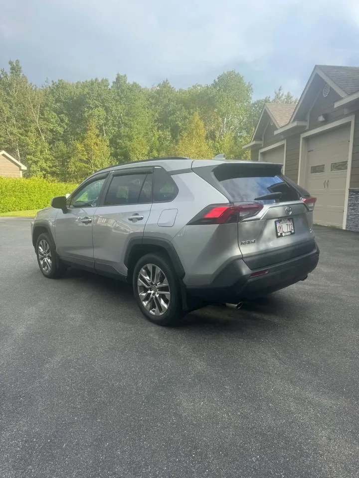 2021 Toyota Rav 4 XLE Image