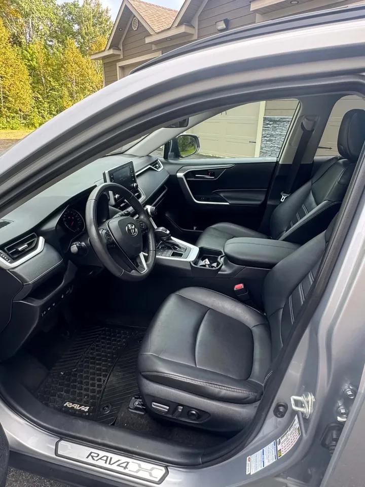 2021 Toyota Rav 4 XLE Image