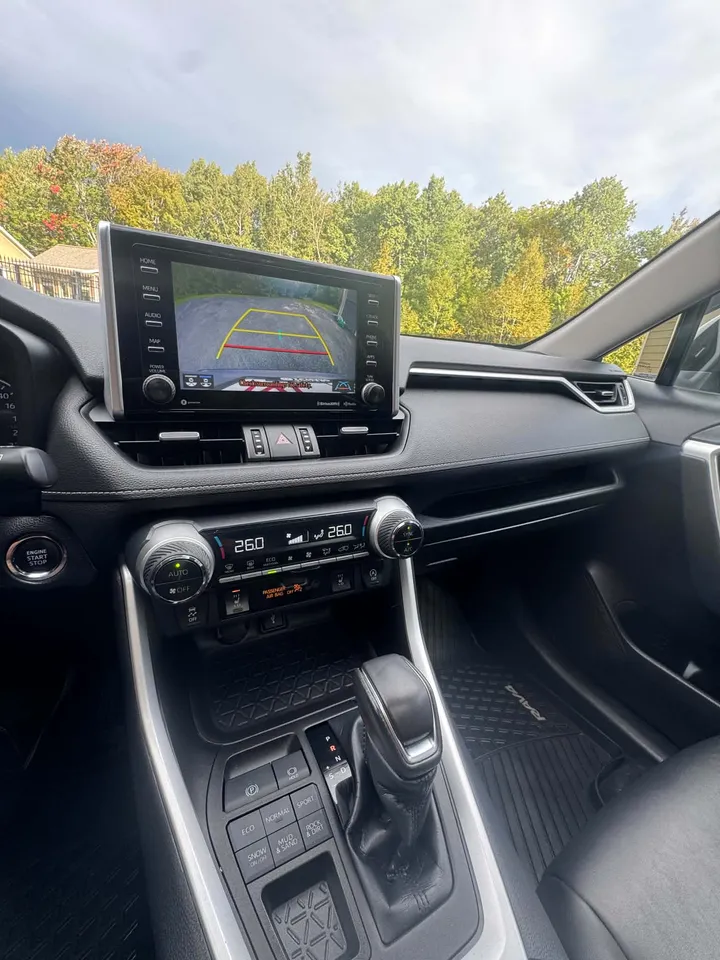 2021 Toyota Rav 4 XLE Image