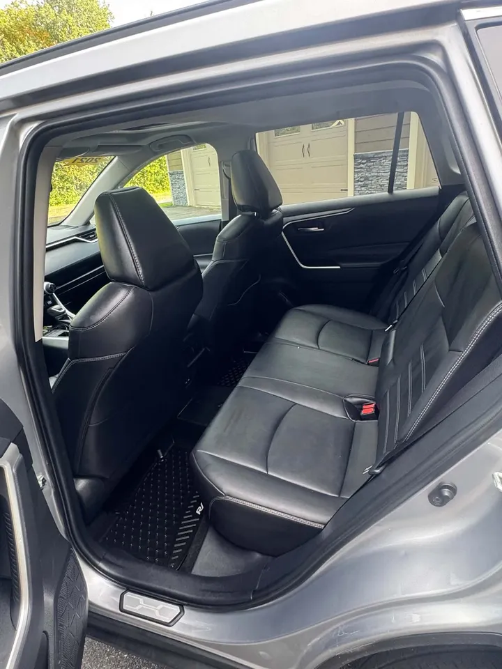 2021 Toyota Rav 4 XLE Image