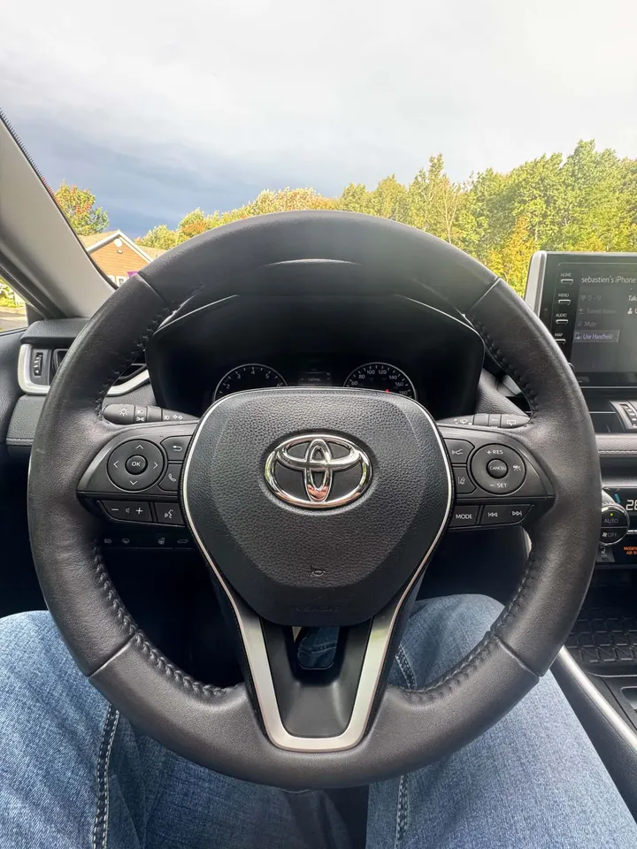 2021 Toyota Rav 4 XLE Image