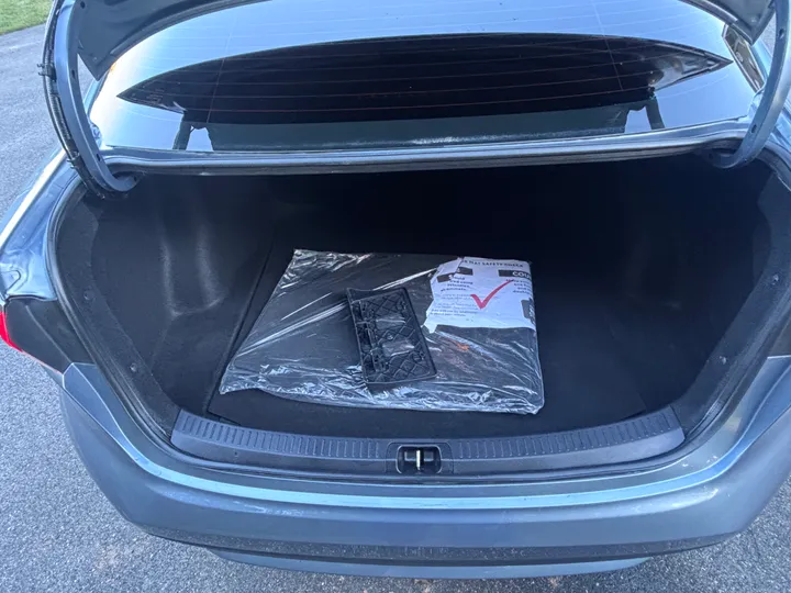 2022 Toyota Corolla LE Image